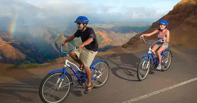 Couple riding the Rim